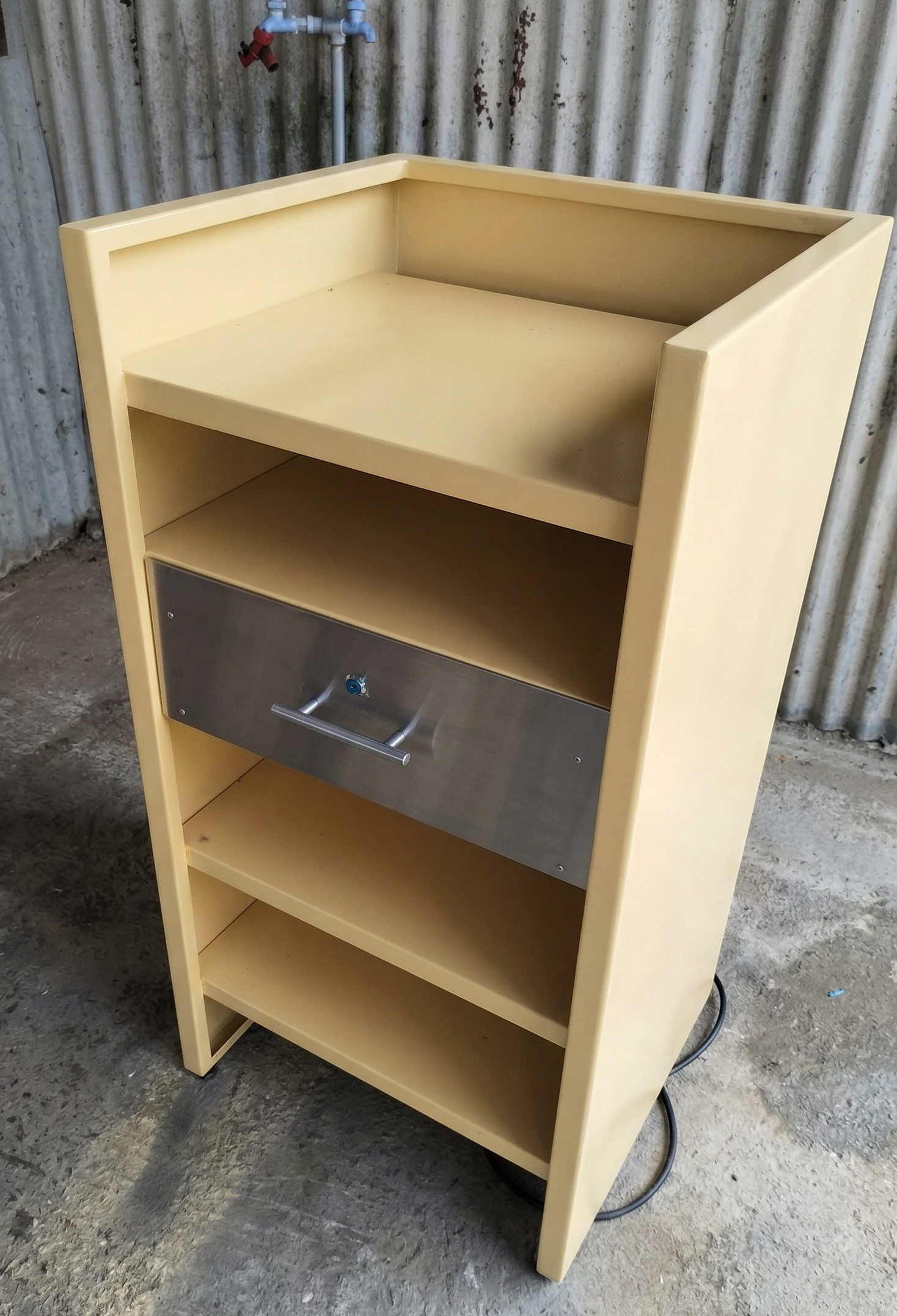 Mueble para punto de venta en acero inoxidable